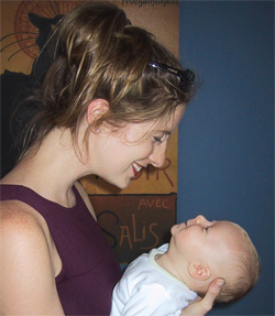 6-18 mois : le développement de la parole et de la marche chez le bébé